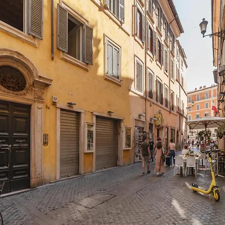 Guesthost - Fontana Di Trevi Elegant And Exclusive Apartment-3